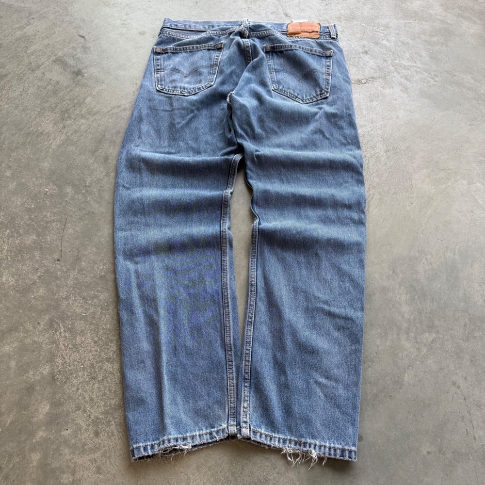 Levis 505 Regular Fit Jeans Mens 34x30 Blue Denim Straight Leg Distressed